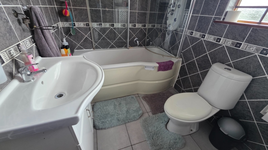 6 Bedroom Property for Sale in Dana Bay Western Cape